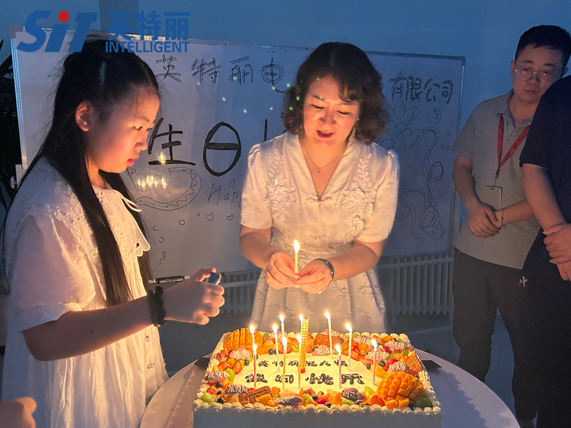 七月星辰,共庆生辰 —— 山西英特丽电子科技有限公司七月员工集体生日会(图1) c0f4cef0970c105f773563e3599ebc3.jpg